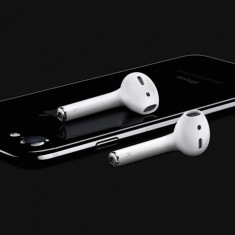 Apples Fully Wireless AirPods